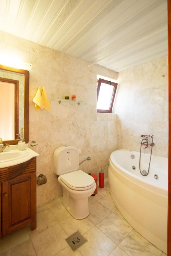 Erodios Villas 1 Gerani  Luaran gambar