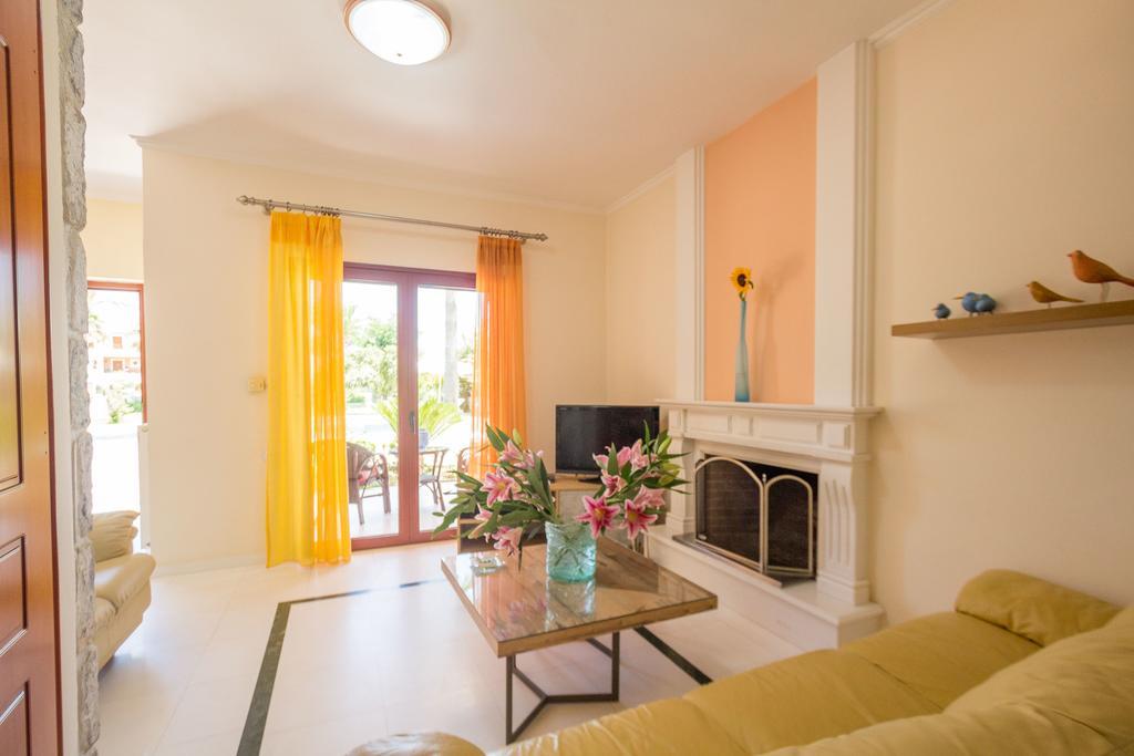 Erodios Villas 1 Gerani  Luaran gambar