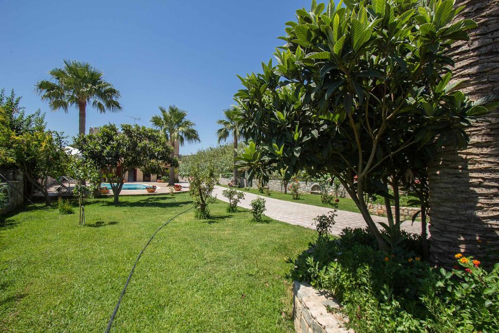 Erodios Villas 1 Gerani  Luaran gambar