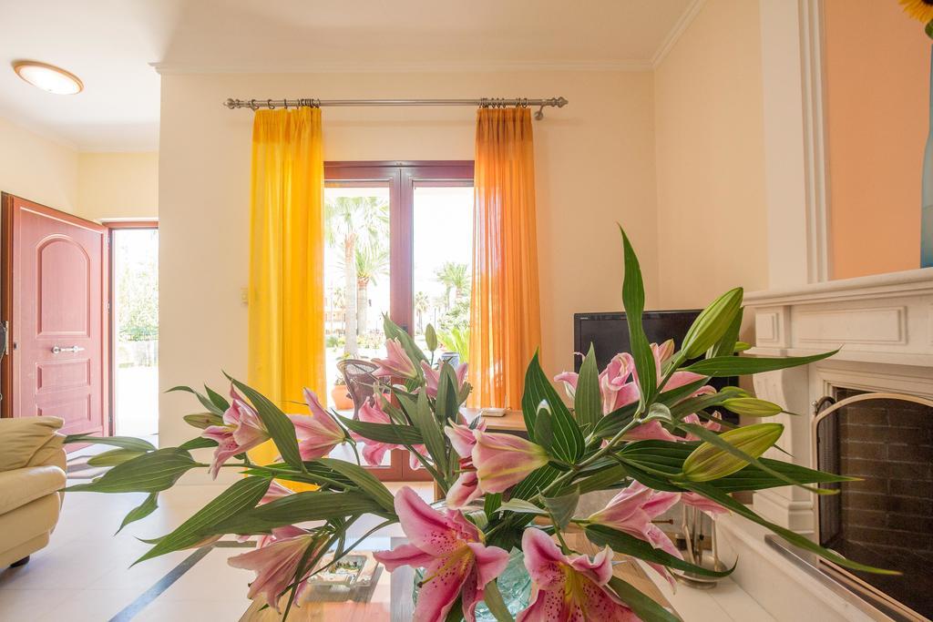 Erodios Villas 1 Gerani  Luaran gambar